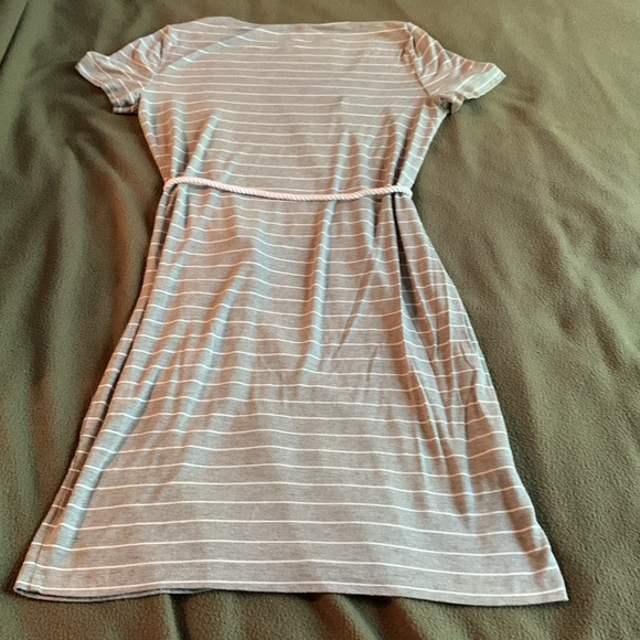 Calvin Klein short sleeve, heather gray and white striped t-shirt dress. Size 6 - Picture 5 of 5